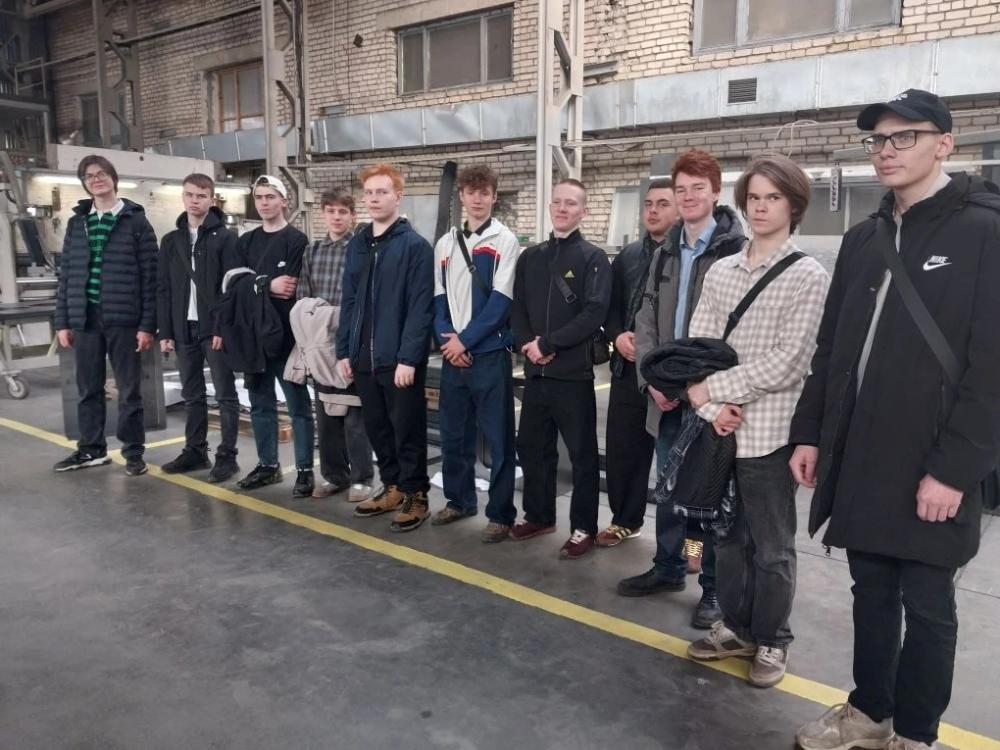 Студенты Саровского политехнического техникума погрузились в мир высоких технологий на заводе «КОНСАР»